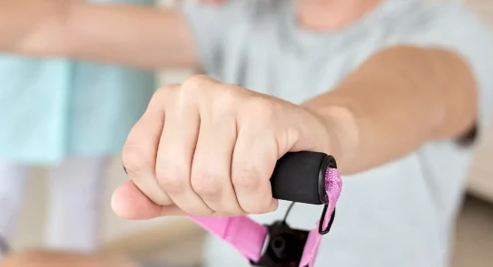 terapeuta-fisioterapia-paciente-masculino copia